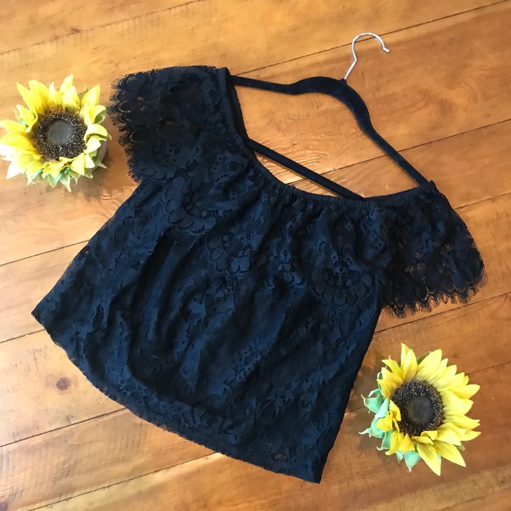 Hollister Lace Off-The-Shoulder Top